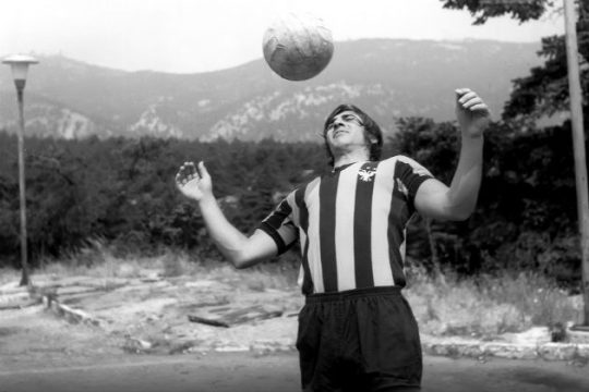«Ποιος, ποιος, ποιος, ο Μαύρος ο θεός»