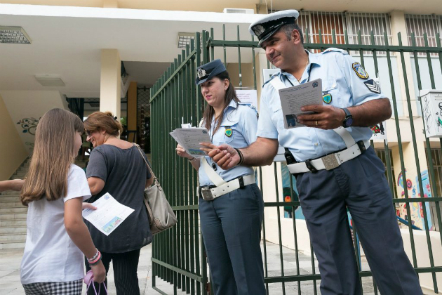 Στα σχολεία από την πρώτη μέρα και οι… τροχονόμοι