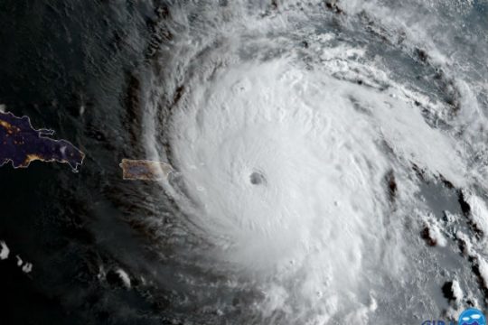 Σαρώνει την Καραϊβική η Ιρμα με ανέμους έως 300 χλμ την ώρα