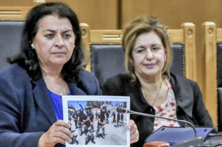 «Μπράβο, σπάστε τους, δείρτε τους»