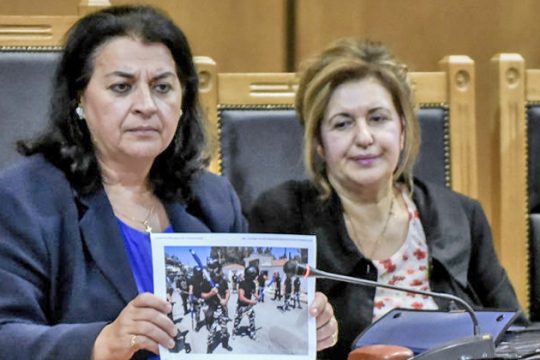 «Μπράβο, σπάστε τους, δείρτε τους»