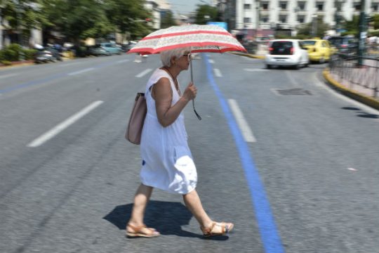 Έως και 10 °C πάνω από τα κανονικά για την εποχή επίπεδα η θερμοκρασία