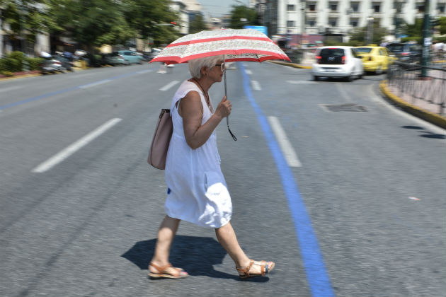 Έως και 10 °C πάνω από τα κανονικά για την εποχή επίπεδα η θερμοκρασία