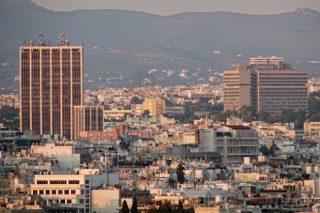 Στα χέρια των τραπεζιτών οι τιμές των ακινήτων