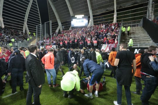 Είκοσι εννέα τραυματίες σε γήπεδο από κατάρρευση φράχτη