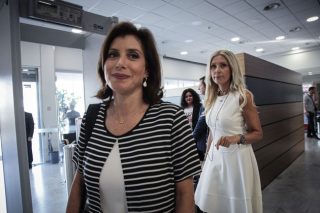 Οπισθεν ολοταχώς για Παπαουλάκη