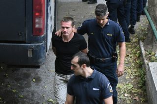 Εκδίδεται αλλά… παραμένει
