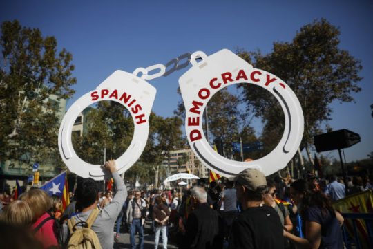 Η Καταλονία βλάπτει σοβαρά την ισπανική Αριστερά
