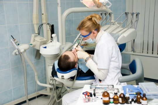 Αιφνιδιαστική απόσυρση αναισθητικών καταγγέλλουν οι οδοντίατροι