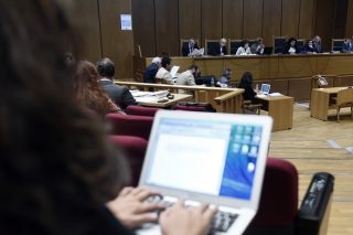 Η υπεράσπιση ζητά φυσική παρουσία των προστατευόμενων μαρτύρων