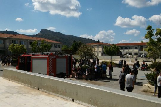 Φωτιά εν ώρα μαθήματος στο ΕΠΑΛ στις Μουρνιές
