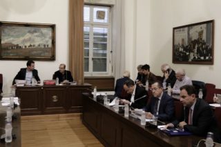Απειλές κατά των μελών της επιτροπής για την υγεία