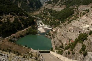 Από την εκτροπή έως την… παρεκτροπή