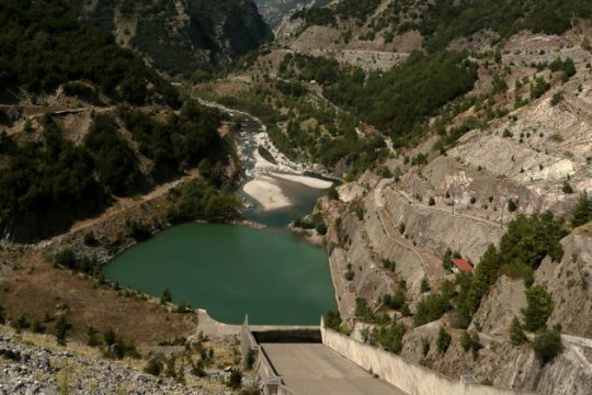 Από την εκτροπή έως την… παρεκτροπή