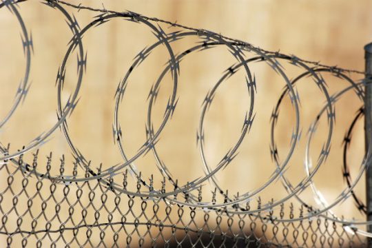 Αιματηρή εξέγερση σε φυλακή με τουλάχιστον 16 νεκρούς