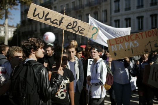 Παρέλυσε το δημόσιο από τη μαζική απεργία στην Γαλλία