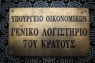 Tρέχουν να δώσουν για να πάρουν τη δόση