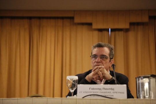 «Εφυγε» ο άνθρωπος που έστειλε τα προσφυγόπουλα στο σχολείο