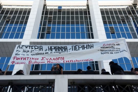 Και τυφλή και… εθελοτυφλεί