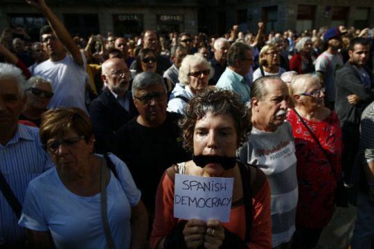 «Δημοκρατία τώρα» ζήτησαν χιλιάδες στην Καταλονία