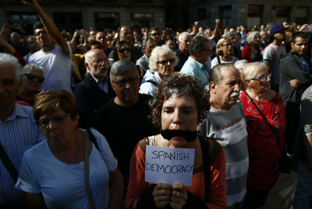 «Δημοκρατία τώρα» ζήτησαν χιλιάδες στην Καταλονία
