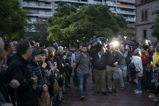 «Μάχη» για το κρίσιμο δημοψήφισμα στην Καταλονία