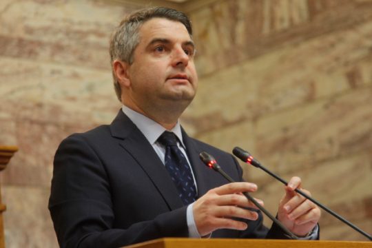 «Να σπάσει το τεχνητό δίπολο Τσίπρα-Μητσοτάκη»