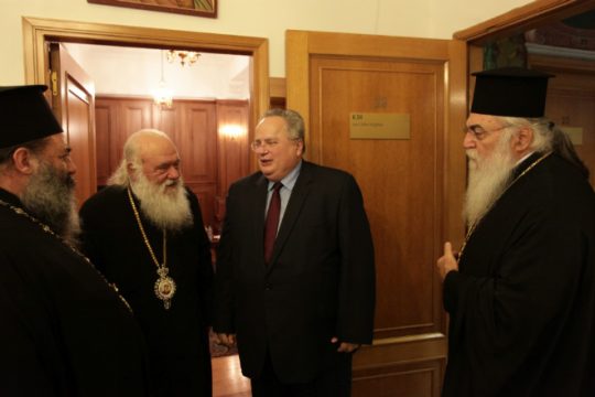 Στη σκιά του νομοσχεδίου η συνάντηση Κοτζιά – Ιερώνυμου