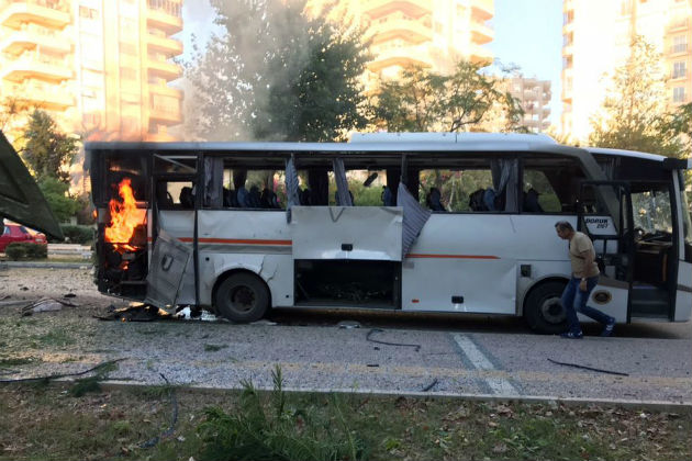Αιματηρή έκρηξη κατά αστυνομικού λεωφορείου στην Τουρκία