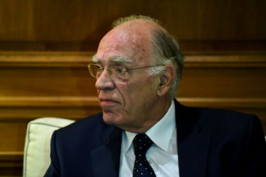 Απειλές παραίτησης από Λεβέντη