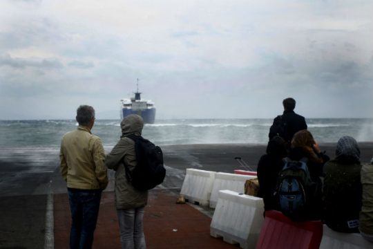 Συνεχίζεται η «ναυμαχία» της Ραφήνας μεταξύ συμβατικών και ταχύπλοων