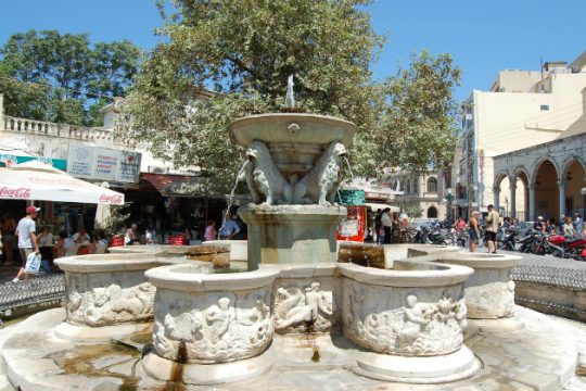 Ηράκλειο: Αποκατάσταση κτιρίων στην πλατεία Λιονταριών