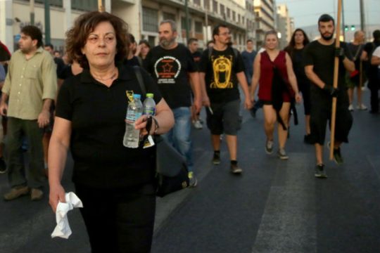 Μαζικό «όχι» στα νέα γραφεία της Χ.Α. στον Πειραιά