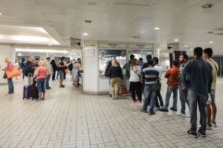 Πρεμιέρα με αγκάθια για το ηλεκτρονικό εισιτήριο