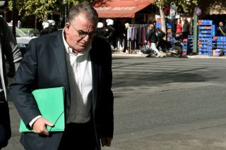 Ενας… ξένος; στην κυβέρνηση