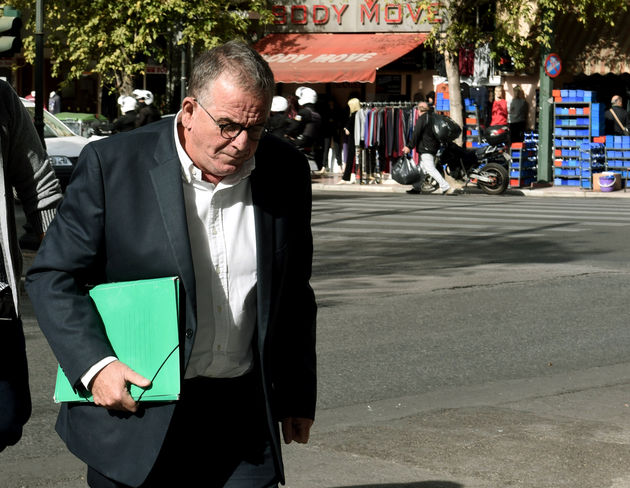 Ενας… ξένος; στην κυβέρνηση