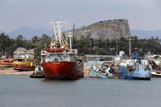 Ενας κόλπος γεμάτος κουφάρια πλοίων
