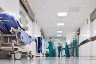 Απάντηση διοικητή για τη λίστα αναμονής στα χειρουργεία του «Λαϊκού»