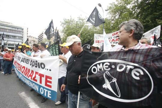 Καταγγέλλουν και απεργούν