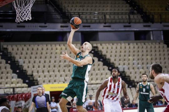Με ανατροπή «πέρασε» από το ΣΕΦ