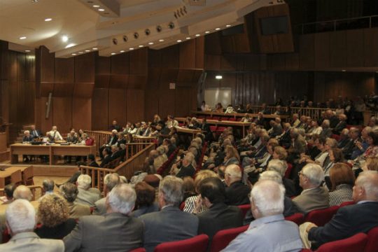 Ανάκληση των μειώσεων στις συντάξεις τους ζητούν οι δικαστές