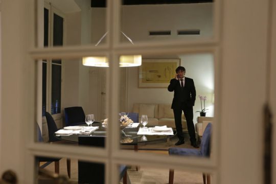 Αναζητεί καταφύγιο στα σαλόνια των Βρυξελλών
