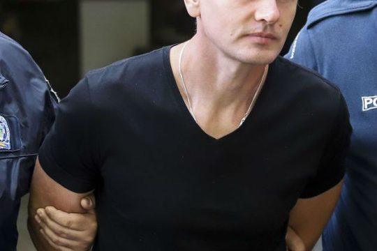 Θα εκδοθεί…παραμένοντας