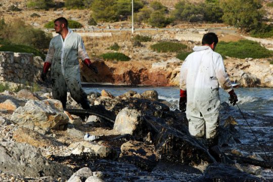 Ανοχύρωτη η Ελλάδα στον κίνδυνο ρύπανσης από θαλάσσιο ατύχημα