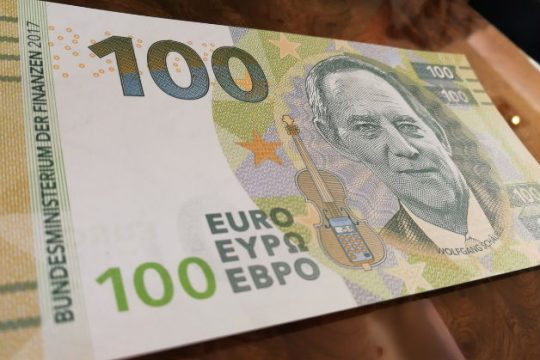 Τα δώρα των υπουργών Οικονομικών στο Σόιμπλε