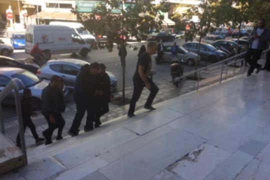 Πράκτορες της ΠΓΔΜ με πλαστά έγγραφα κρατούνται στην ΕΥΠ