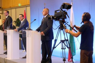 Γέφυρα προς την Ε.Ε. με τέσσερις… πυλώνες