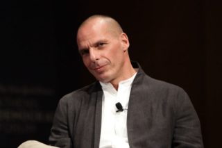Το βιβλίο του Γιάνη κι οι συστάσεις στον Μακρόν