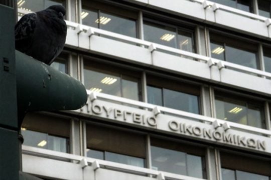 «Τρύπα» στα έσοδα το εννεάμηνο
