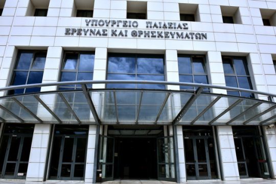 «Ολιγοπώλιο 9 εκδοτών»